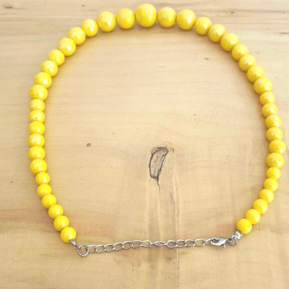 Vintage Iridescent Yellow Graduated Plastic Beaded Necklace Bead Retro 60s - Picture 4 of 6